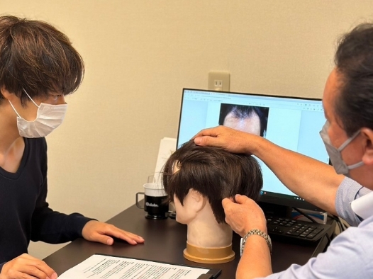 察やカウンセリングでは、髪の状態やご希望のスタイルを伺いながら、最適な株数をご提案